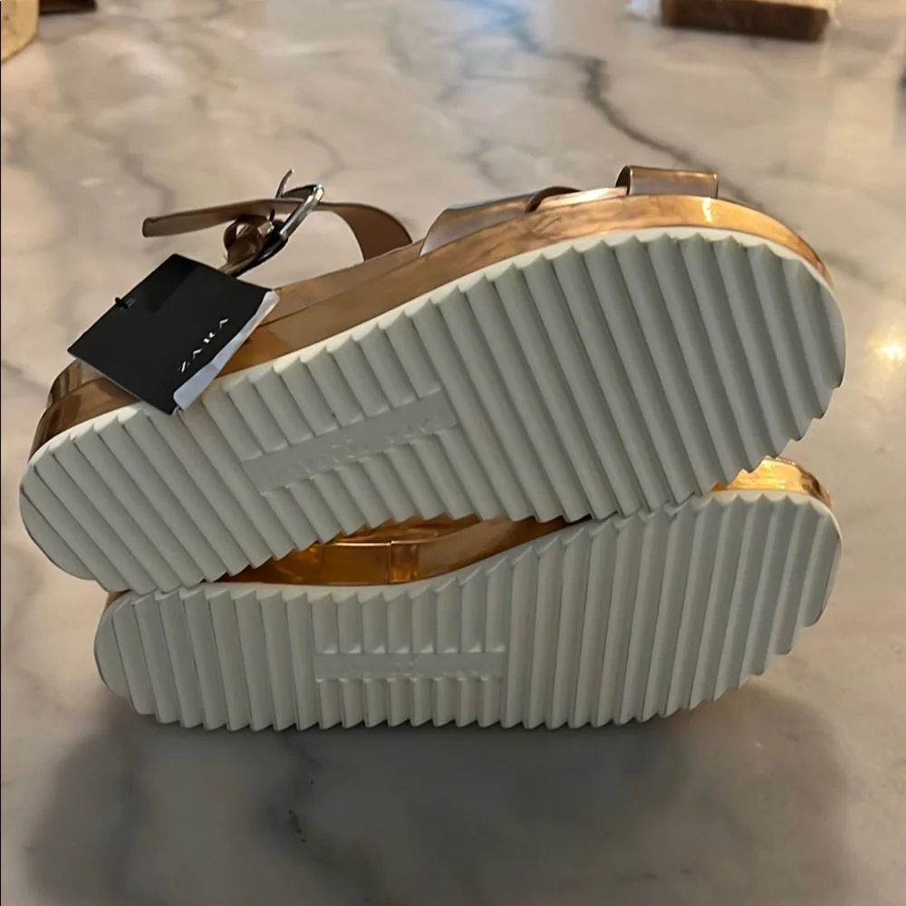 Zara Gold Sandals with Crisscross Straps and Buckle Closure - Picture 6 of 8